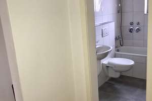 Sonnige 3-Zimmer-Wohnung mit Balkon in Regensburg West – Die vollständige Adresse der Immobilie erhältst du vom Anbieter., 93049 Westenviertel, Regensburg – Vorschaubild 2