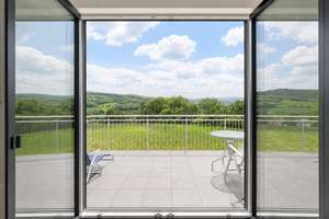 Neuwertiges Traumhaus mit Panoramaausblick und hervorragender Anbindung – Die vollständige Adresse der Immobilie erhältst du vom Anbieter., 37133 Friedland – Vorschaubild 1