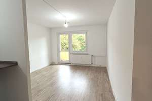 Helle 3-Zimmer Wohnung mit Balkon und EBK – Wolgograder Allee 66, 9123 Hutholz, Chemnitz – Vorschaubild 1