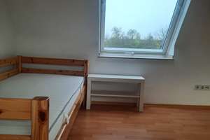 Helle teilmöblierte DG-Wohnung in Köln- Holweide – Die vollständige Adresse der Immobilie erhältst du vom Anbieter., 51067 Holweide, Köln – Vorschaubild 4
