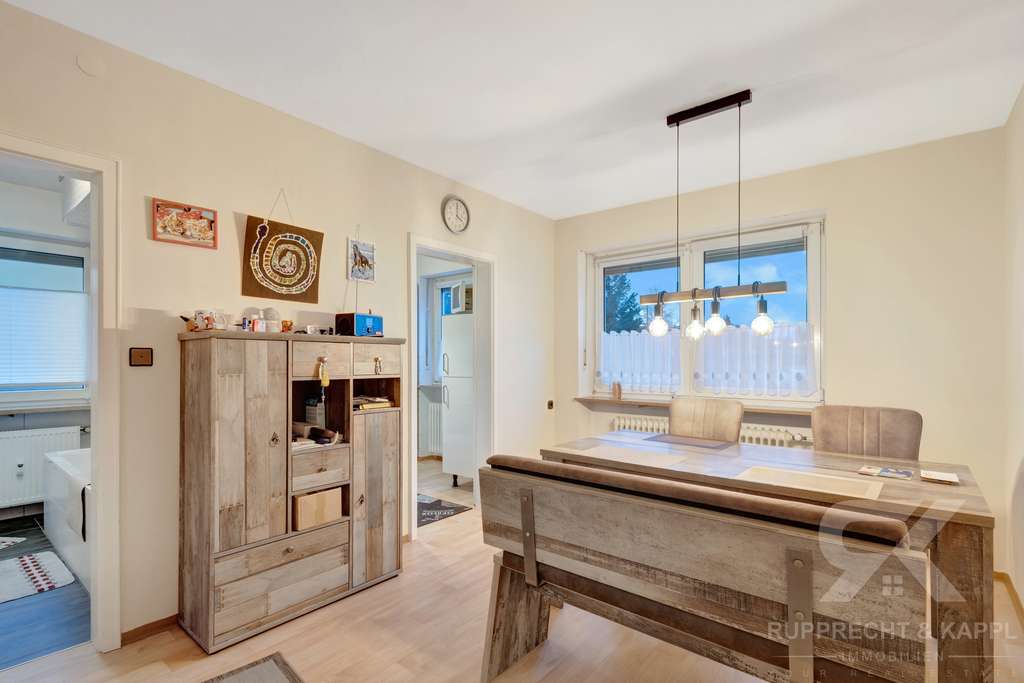 Immobilie in Weiden in der Oberpfalz - Solide Kapitalanlage: Vermietete 3,5-Zimmer-Etagenwohnung mit Balkon und Stellplatz in Weiden - Bild 4