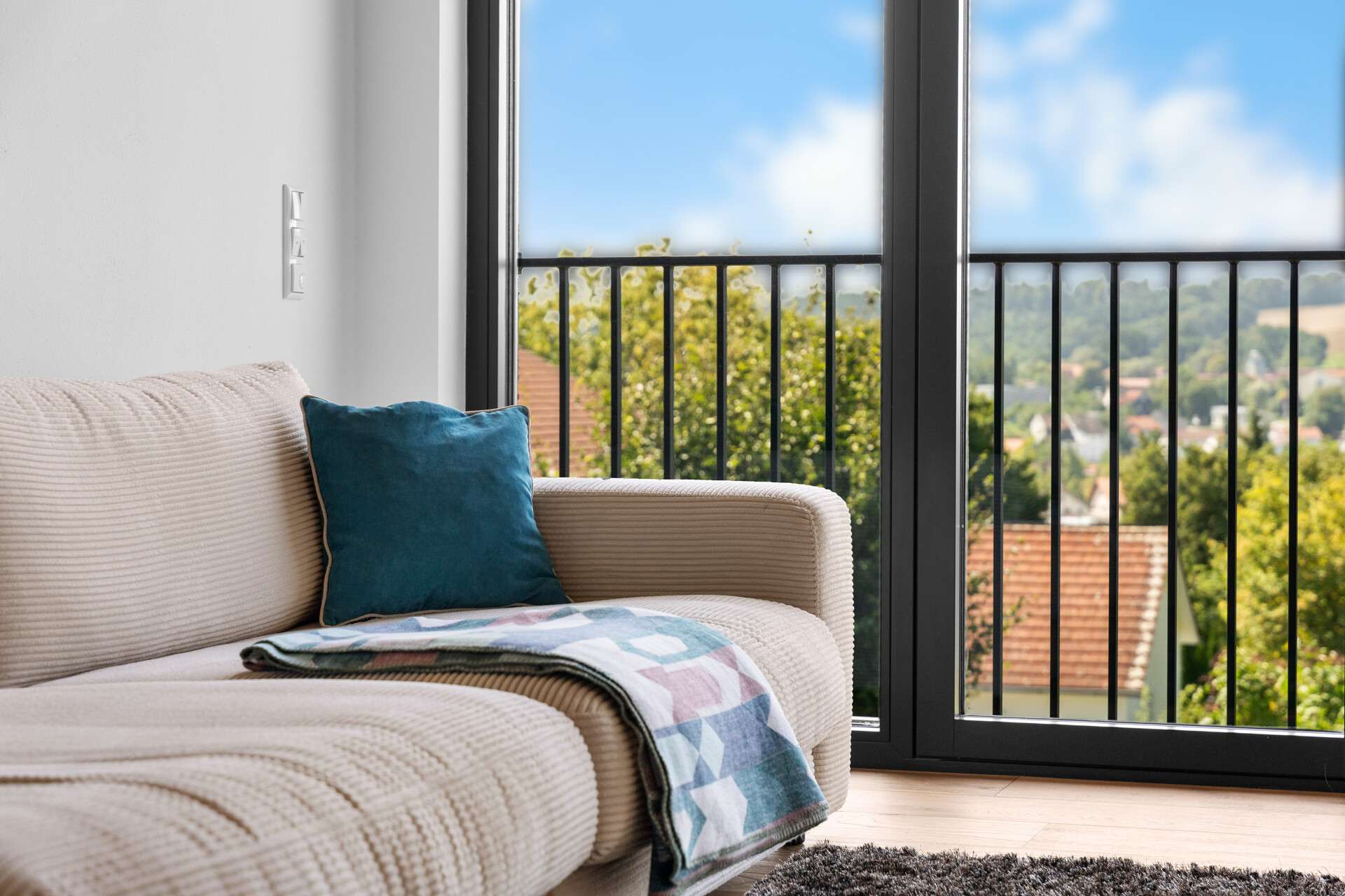 Immobilie in Rotthalmünster - Neuerbaute Landhausvilla für 1 - 2 Familien mit exklusiver Ausstattung in erhöhter und ruhigen Lage - Bild 0