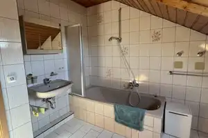 Geräumiges + gepflegtes 7-Zimmer-Wohnhaus und Nebengebäude (für Gewerbe) in Königsbrunn – Augsburg (Kreis) – Vorschaubild 13