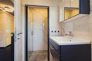 Ein Juwel in Breisach. Ihr Traumhaus mit Pool, Kamin, Solar & gehobener Ausstattung – Die vollständige Adresse der Immobilie erhältst du vom Anbieter., 79206 Breisach am Rhein – Vorschaubild 14