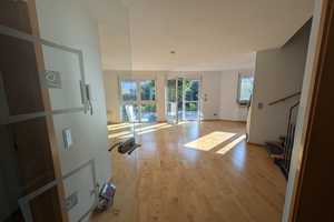 großes Einfamilienhaus mit Garten und Garage