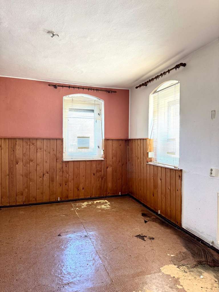 Immobilie in Limbach-Oberfrohna - Sanierungsbedürftiges Mehrgenerationenhaus oder Einfamilienidylle - viel Potenzial zur individuellen - Bild 3