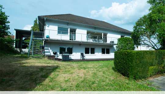 Bild von Friedrichsdorf: Geräumiges Einfamilienhaus für die große Familie mit unverbaubarem Blick ins Grüne