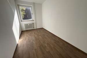3-Zimmer-Wohnung mit neuem Bad und Balkon in grüner Umgebung – Im Schlenk 133, 47055 Wanheimerort, Duisburg – Vorschaubild 8