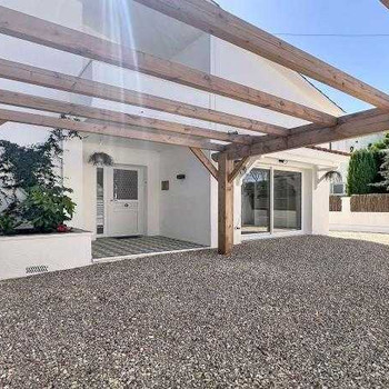 Renoviertes Haus mit 5 Schlafzimmern und Touristenlizenz in Empuriabrava, Sektor Peni.