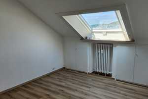 Moderne frisch renovierte Dachgeschosswohnung in gepflegtem Familienhaus – Rathenaustraße 3, 42277 Wuppertal – Vorschaubild 3