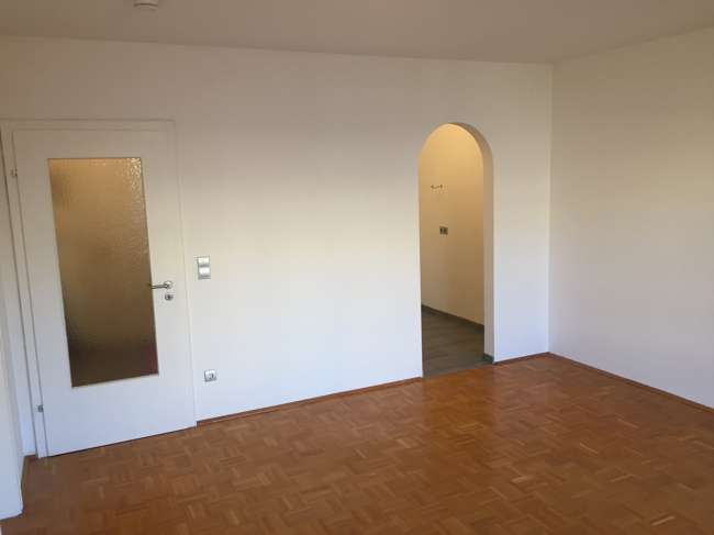 Immobilie in Freilassing - Gelegenheit: Sehr schöne 2-Zimmer Wohnung mit großem Balkon in ruhiger Wohnlage! - Bild 0