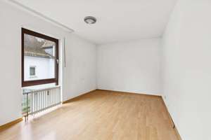 Zentral wohnen in Siegen: Gepflegte 3-Zimmer-Wohnung mit Parkett, Einbauküche & Garage – 57072 Siegen, Siegen – Vorschaubild 14