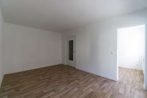 Singles aufgepasst! 1-Raum Wohnung mit Balkon zu vermieten. (nur mit Wohnberechtigungsschein) – Lindenstraße 28, 39218 Schönebeck (Elbe) – Vorschaubild 2