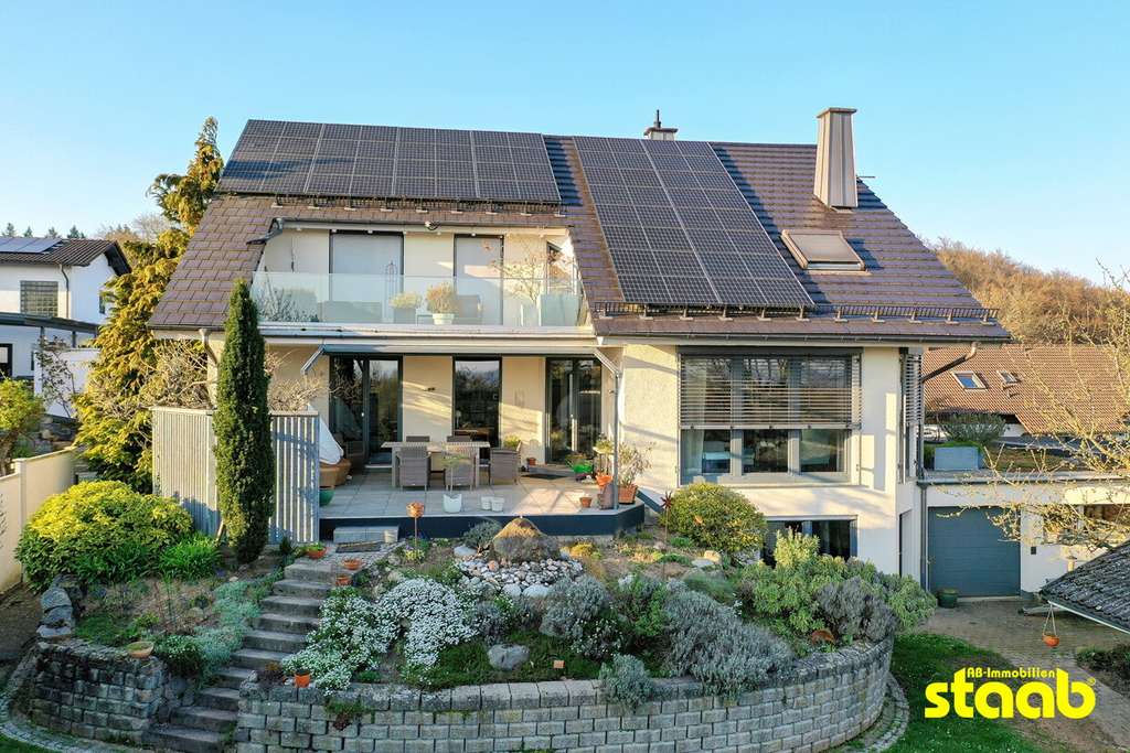 Immobilie in Glattbach - Wohnen auf höchstem Niveau – Einfamilienhaus in Top-Lage mit Einliegerwohnung und Doppelgarage - Bild 2