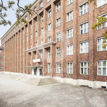 Büroflächen im Gewerbehof. combine Transaction.