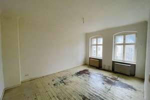 Sanierungsbedürftige Single Altbauwohnung nahe Kiehlufer! 