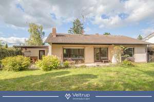 RUHIGES REFUGIUM: ZEITLOSER BUNGALOW IN INNING AM AMMERSEE – Die vollständige Adresse der Immobilie erhältst du vom Anbieter., 82266 Inning am Ammersee – Vorschaubild 1
