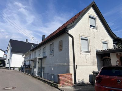 am Ortsrand von Burgberg ruhig gelegene, renovierungsbedürftige Doppelhaushälfte zu verkaufen.