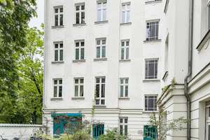Urbane Wohnoase mit Altbauflair und Loft-Potenzial im Herzen von Prenzlauer Berg – Schönhauser Allee 28, 10435 Prenzlauer Berg, Berlin – Vorschaubild 1