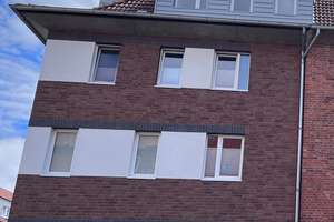 Marli, 1 Zimmer Dachgeschosswohnung mit Vollbad, Laminat u. EBK