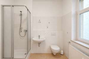 Gepflegte 2-Zimmer-Hochparterrewohnung mit Tageslichtbad und Garage – Dresdner Straße 236, 1640 Coswig – Vorschaubild 6