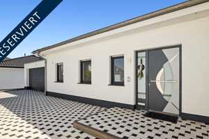 Exklusiver Bungalow mit Sonnenterrasse und Doppelgarage – Neunkirchen (Kreis) – Vorschaubild 1