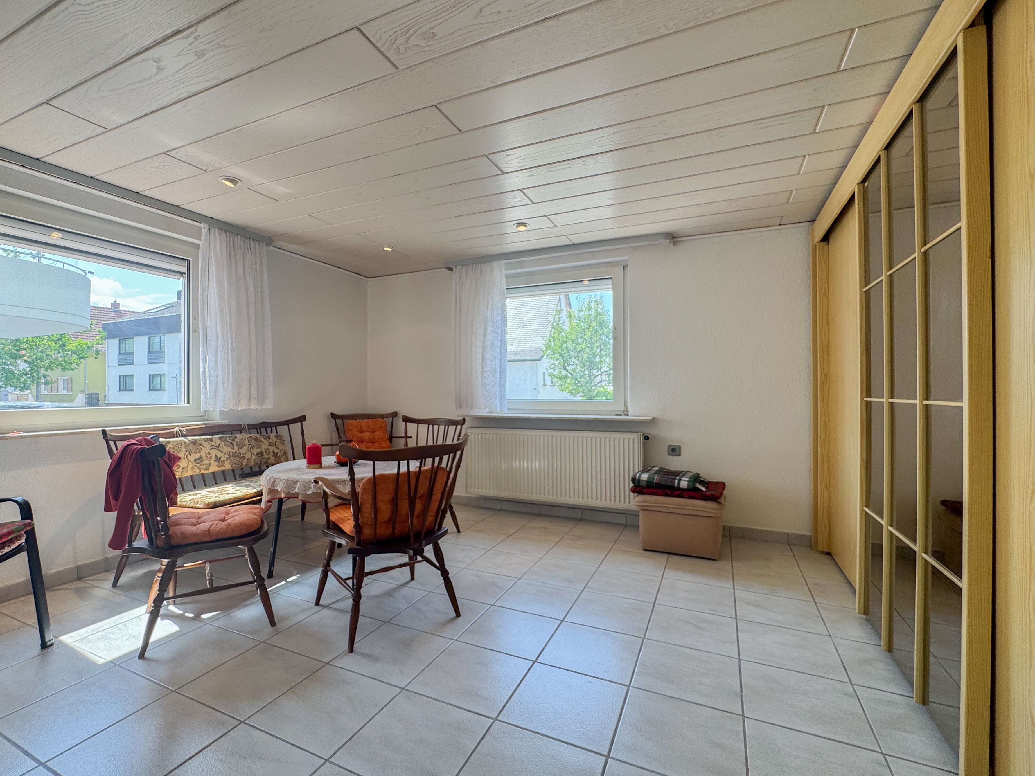 Immobilie in Riedstadt - Großzügiges und gepflegtes Zweifamilienhaus mit Garten, Terrasse, und Garagen sowie Ausbaupotenzial - Bild 4