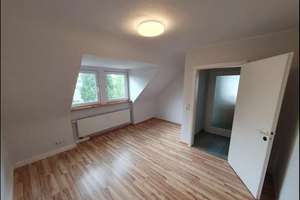 Gemütliche & helle Dachgeschosswohnung - 1,5 Zimmer