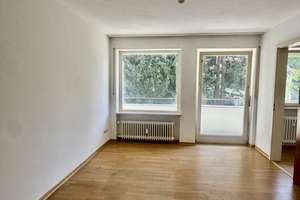 München-Blumenau: Ruhige, helle 2-Zimmer-Wohnung mit Küche, Bad/WC und großem Südbalkon