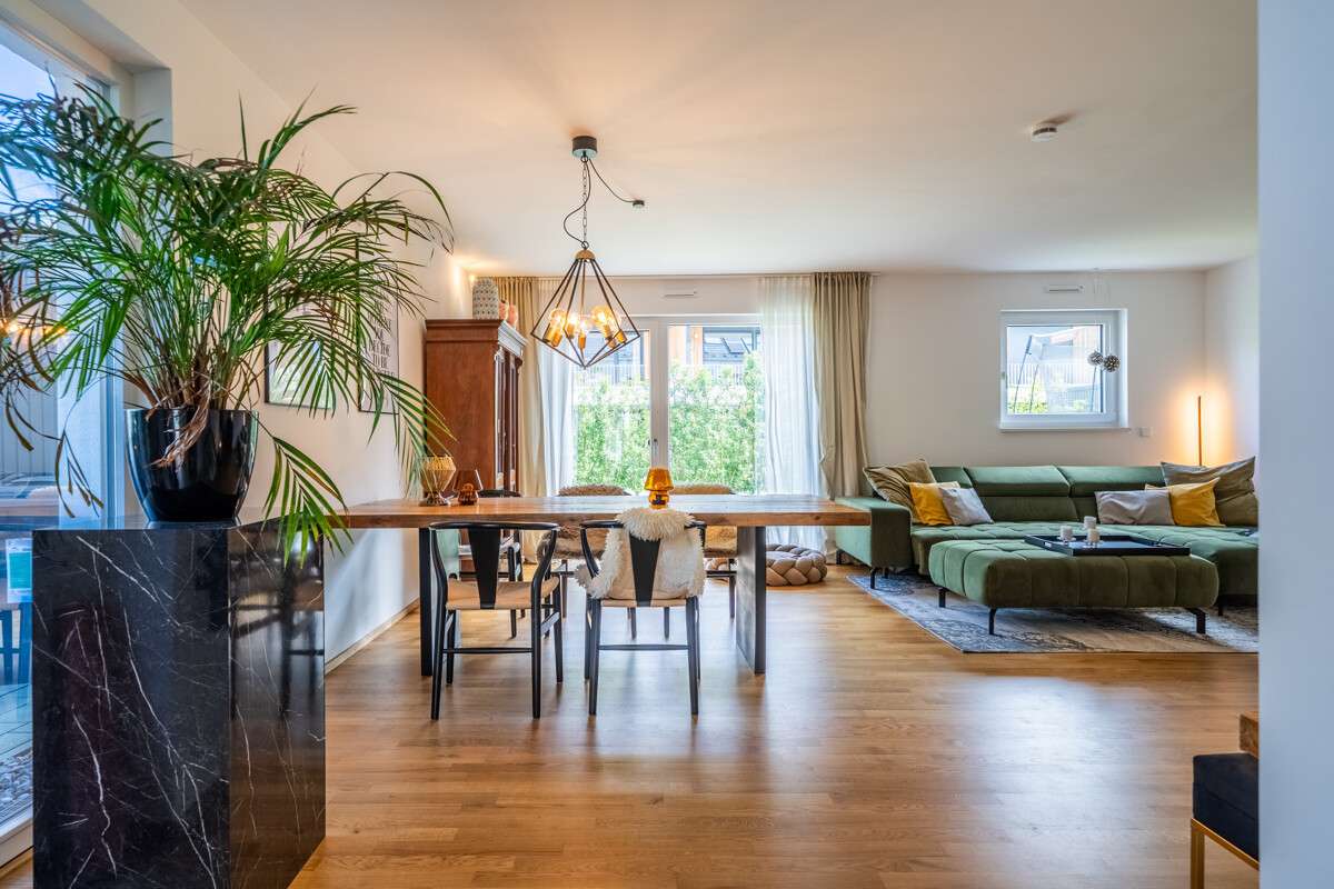 Immobilie in Schondorf am Ammersee - Traumhaftes Reiheneckhaus der Extraklasse mit Pool in Schondorf am Ammersee - Bild 1