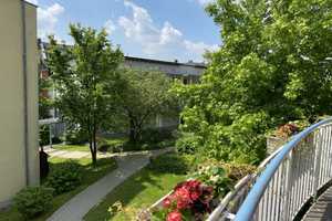 Barrierefreie 2-Zi-Whg. mit Balkon in Residenz. 64 m², Küche mit moderner EBK, Diele & Duschbad. – Hardtstr. xx, 42107 Wuppertal – Vorschaubild 2