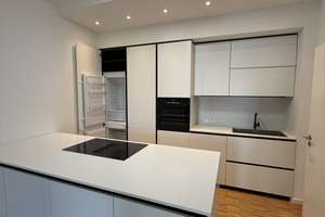 Neu renovierte, geräumige 4-Zimmer-Wohnung mit Balkonen/neuer Küche/Parkplatz