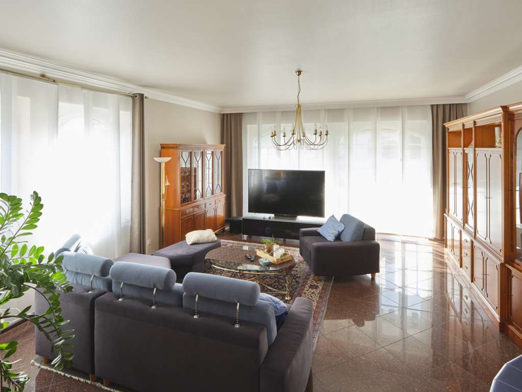 Immobilie in Seligenstadt - Großzügiges Zweifamilienhaus mit Garten, Terrasse & Balkon in begehrter Lage von Seligenstadt - Bild 2