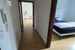Vollmöblierte 49-m²-Wohnung mit Balkon, Tiefgarage & Solarpanelen – ab 01.10.2026 – Lobensteiner Straße 3, 71229 Leonberg – Vorschaubild 4