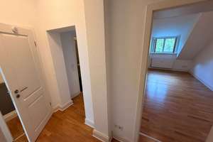 Einziehen & Wohlfühlen: Seltene Altbau-Dachgeschosswohnung in TOP Lage von Düsseldorf – Die vollständige Adresse der Immobilie erhältst du vom Anbieter., 40223 Bilk, Düsseldorf – Vorschaubild 2