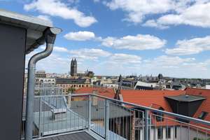 Großzügige 2,5-Raum-Wohnung mit Dachterrasse, EBK, Fahrstuhl und Domblick in Magdeburg Altstadt!