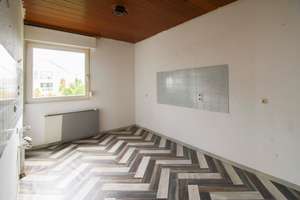 Neue Chance: Freistehendes OKAL-Haus mit Einliegerwohnung und großem Grundstück – Die vollständige Adresse der Immobilie erhältst du vom Anbieter., 75180 Büchenbronn, Pforzheim – Vorschaubild 6