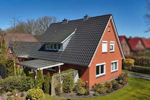 Rentables MFH mit 3 Parteien in toller Lage von Westerstede – Die vollständige Adresse der Immobilie erhältst du vom Anbieter., 26655 Westerstede – Vorschaubild 1