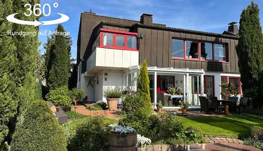 Bild von Schickes großzügiges Architektenhaus mit Terrasse, Wintergarten und schönem Garten