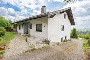 Frisch renoviertes Ein- bis Zweifamilienhaus mit Weitblick