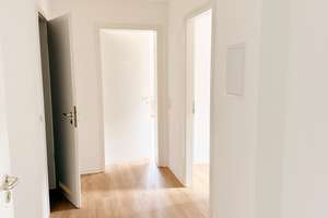 Moderne 2,5-Raum-Wohnung mit Einbauküche + Terrasse + neues Bad auf dem Kaßberg – Andrepark 1, 9112 Kaßberg, Chemnitz – Vorschaubild 2