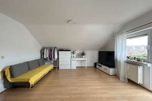 Moderne 3,5 Zimmer Dachgeschosswohnung mit Südbalkon, Kellerraum und zwei Pkw-Stellplätzen – Welschstr. 45, 74080 Böckingen, Heilbronn – Vorschaubild 4