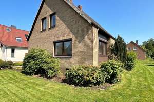 RESERVIERT: Ruhiges Wohnen in frisch renoviertem Einfamilienhaus – Albert-Pfitzer-Str. 65, 27580 Lehe, Bremerhaven – Vorschaubild 1