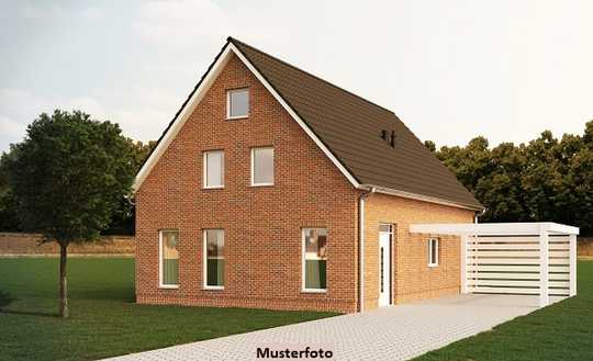 Freistehendes Einfamilienhaus mit Garten und Garage in ruhiger Lage