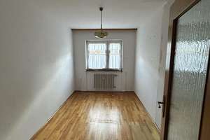 Schönes Dreifamilienhaus auf großzügigem Süd-/West-Grundstück mit zusätzlichem Baurecht – Die vollständige Adresse der Immobilie erhältst du vom Anbieter., 82256 Fürstenfeldbruck – Vorschaubild 5