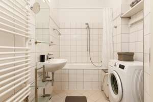 Villa Marta - Ruhig gelegenes Pied-à-terre mit Aufzug
fußläufig zum Ludwigkirchplatz & Ku'damm – Die vollständige Adresse der Immobilie erhältst du vom Anbieter., 10719 Wilmersdorf, Berlin – Vorschaubild 5