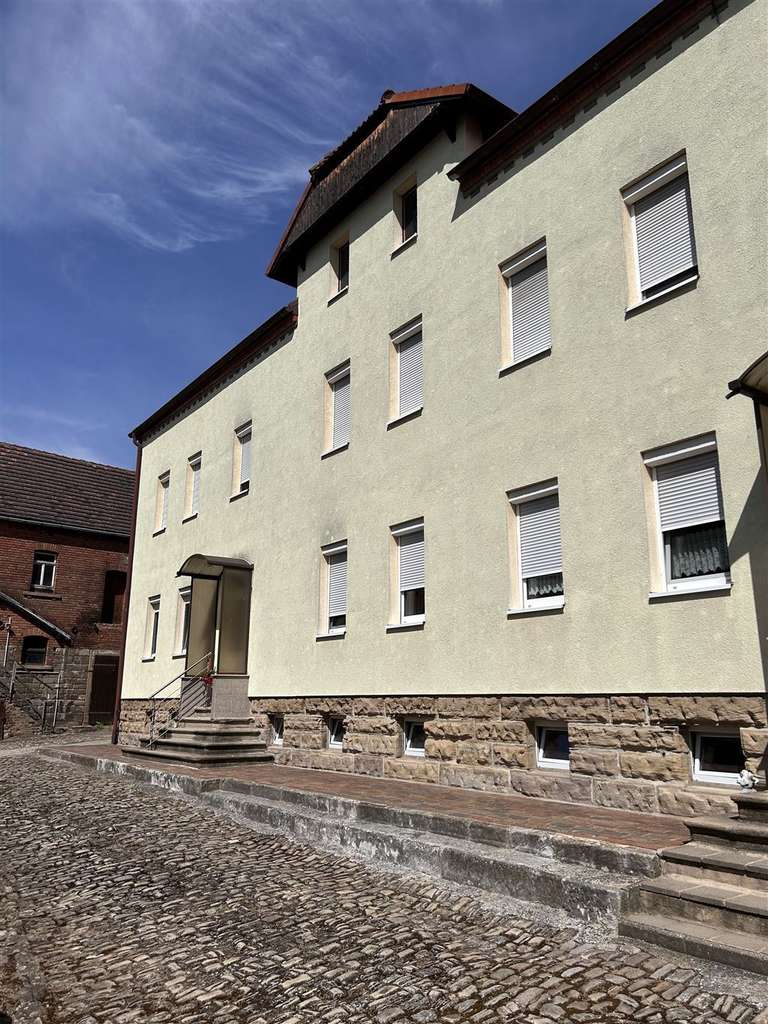 Immobilie in Hohenmölsen - Ihr privates Refugium: Mehrfamilienhaus mit Nebengebäuden und großem Traumgrundstück - Bild 1