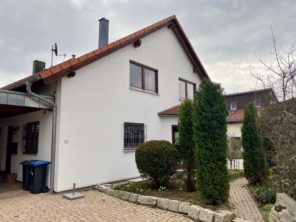 Immobilie in Hildrizhausen - 5-Zimmer Doppelhaushälfte mit Carport in Hildrizhausen - Bild 0