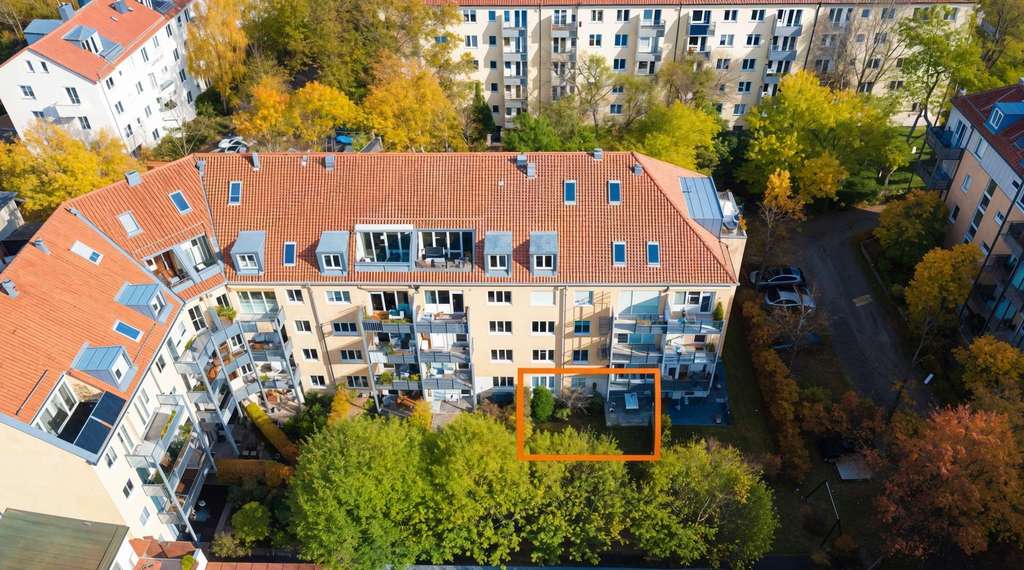 Ruhige Stadtoase: Stilvolle 2‑Zi.-Wohnung mit kleinem Garten – City-Anschluss inklusive