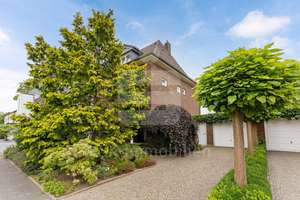 Bergheim-Mitte! Charmante Doppelhaushälfte mit Garage und Garten. – Die vollständige Adresse der Immobilie erhältst du vom Anbieter., 50126 Bergheim – Vorschaubild 1